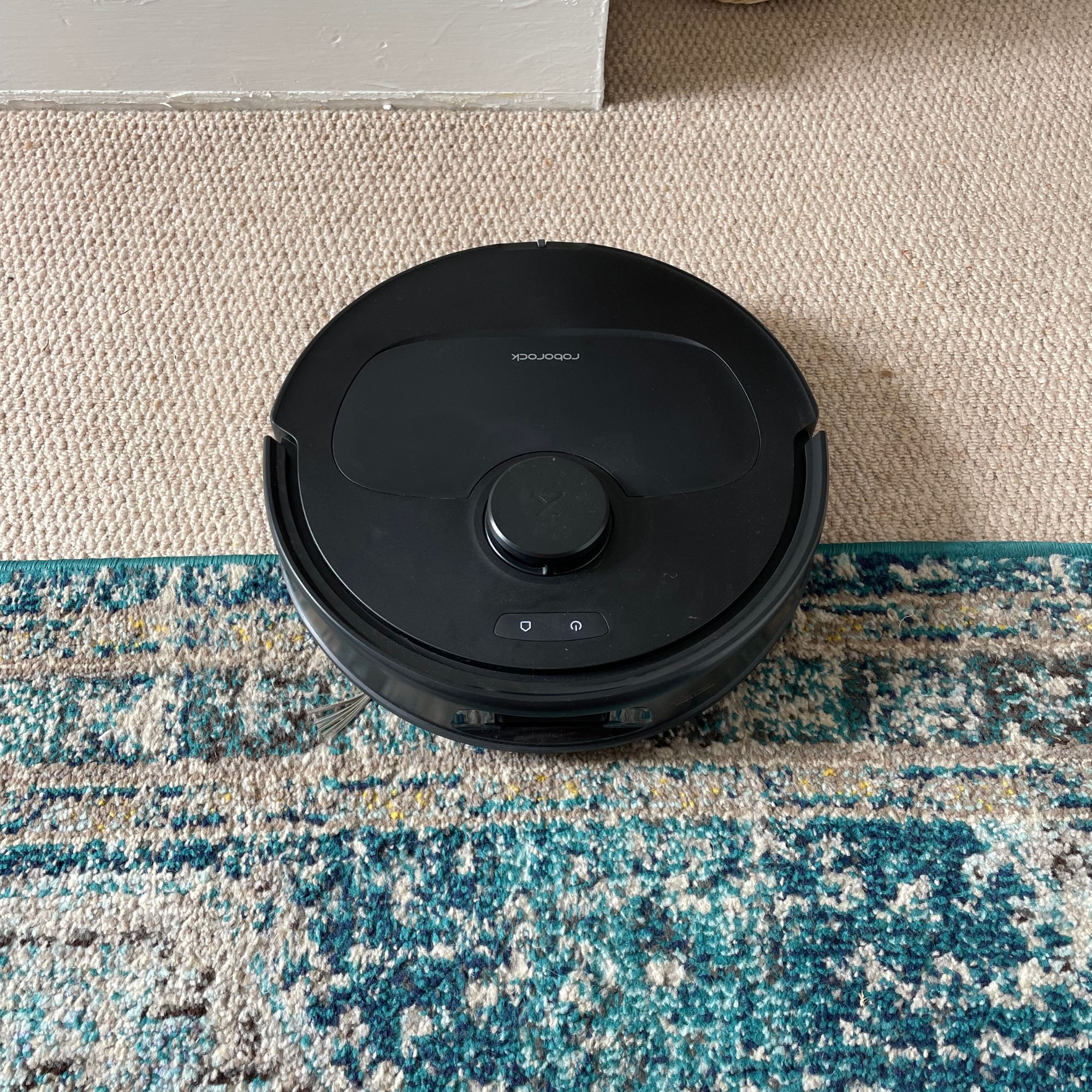 Roborock QV 35S Robot Vacuum With Mop on wool carpet and a blue rug