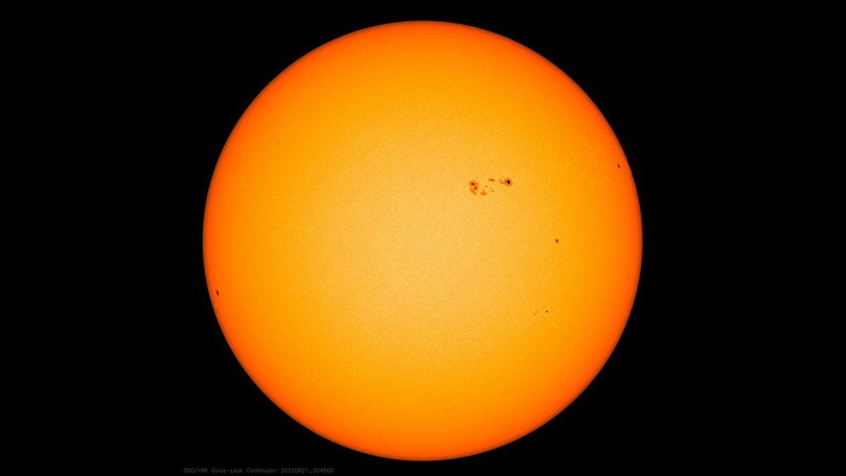 A giant sunspot the size of 3 Earths is facing us right now
