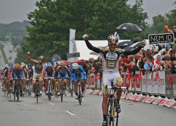 Hayden Roulston (Team HTC - Columbia) finishes ahead of the pack in Denmark