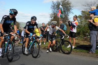 Bernhard Eisel offers encouragement, Tour of Britain 2011, stage four