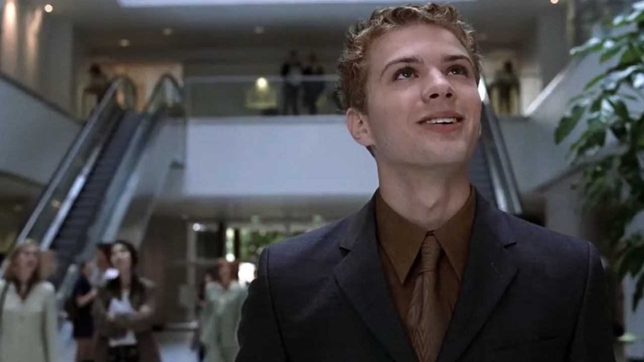 Sebastian smiling in the opening scene of Cruel Intentions
