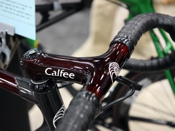 In addition to frames, Calfee can also take your own carbon bar and stem and turn it into an integrated setup.