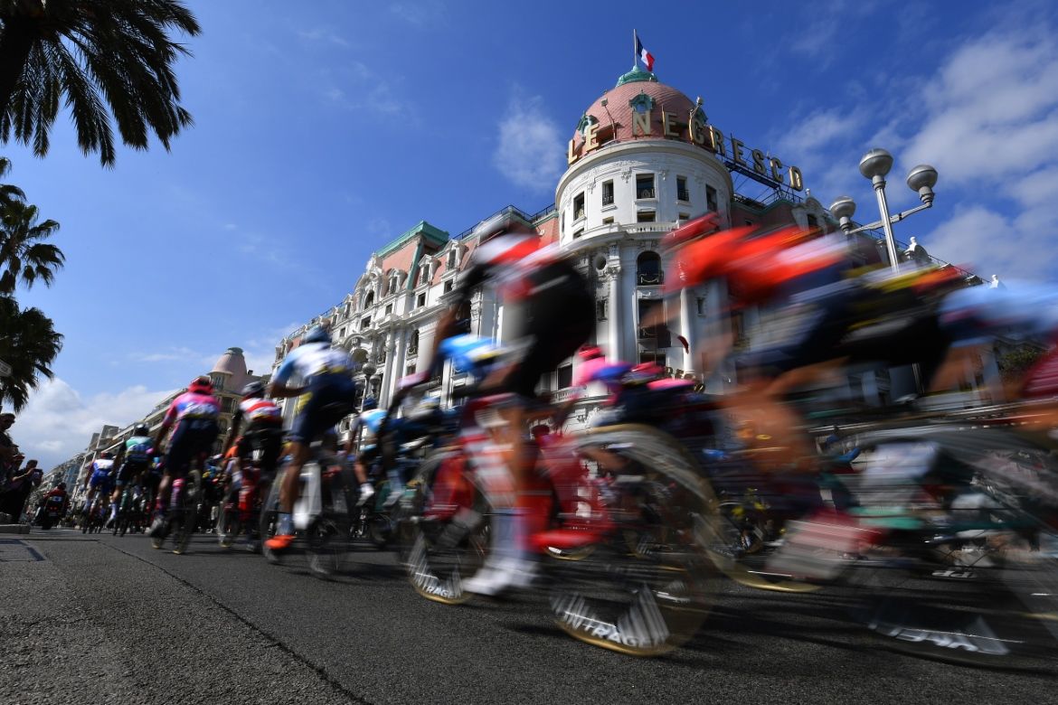 The peloton wizzes by