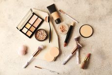 How to contour makeup products