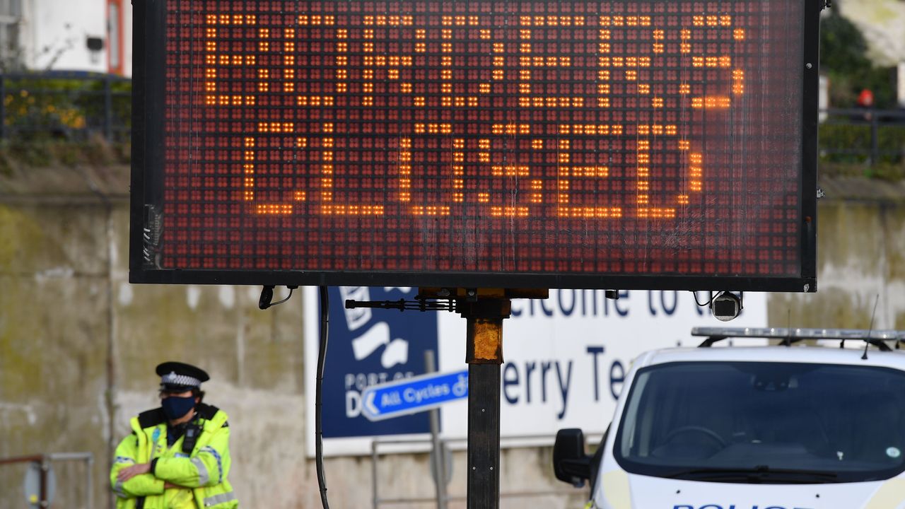 A sign informs drivers that the French border crossing is closed.