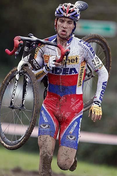 Zdenek Stybar (Telenet Fidea) runs with his bike.