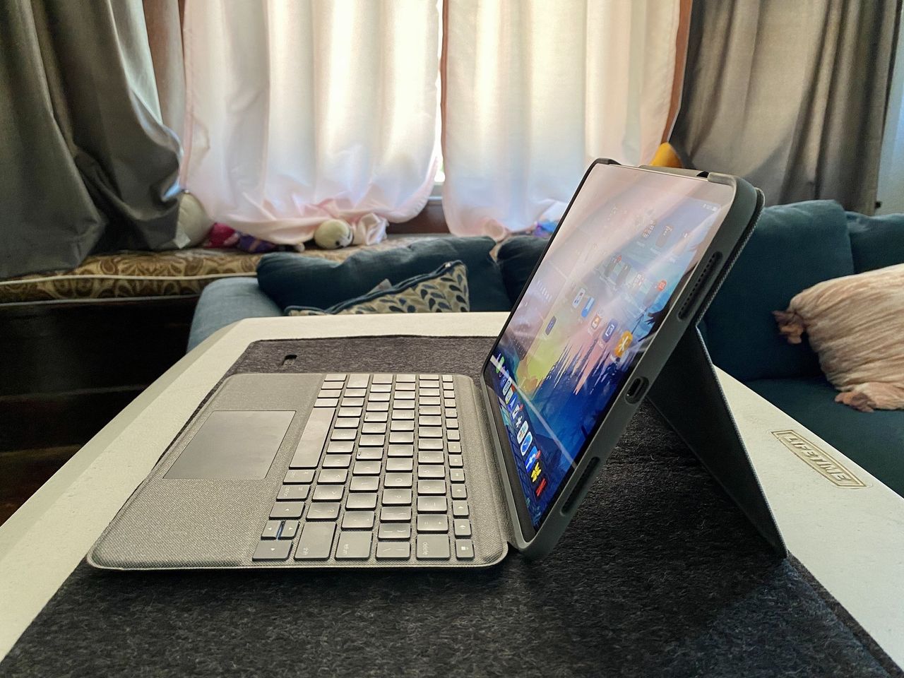 Magic Sleeve Ipad Pro Open Desk Mat Side