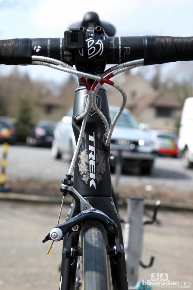 Tidy cable routing courtesy of Nokon's aluminum housing and team mechanic Roger Theel.