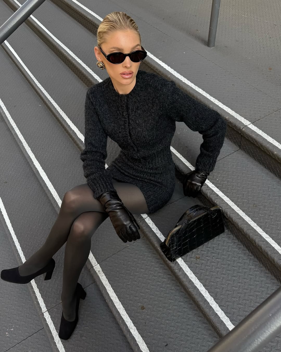 elsa hosk wearing cool gloves