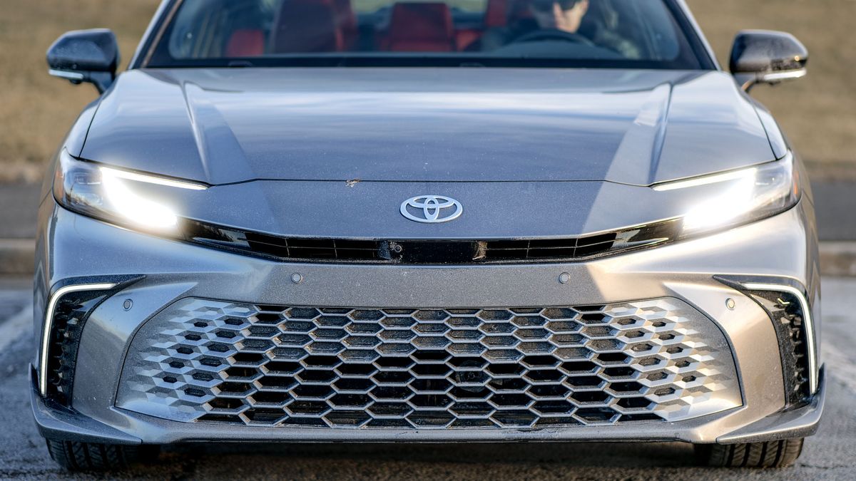 I drove the Toyota Camry hybrid for a week — here’s my pros and cons ...