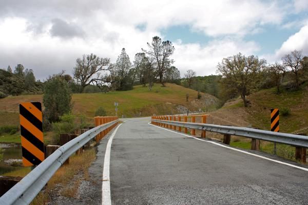 This bridge marks the start of the agony: just a few hundred meters before the climb begins.