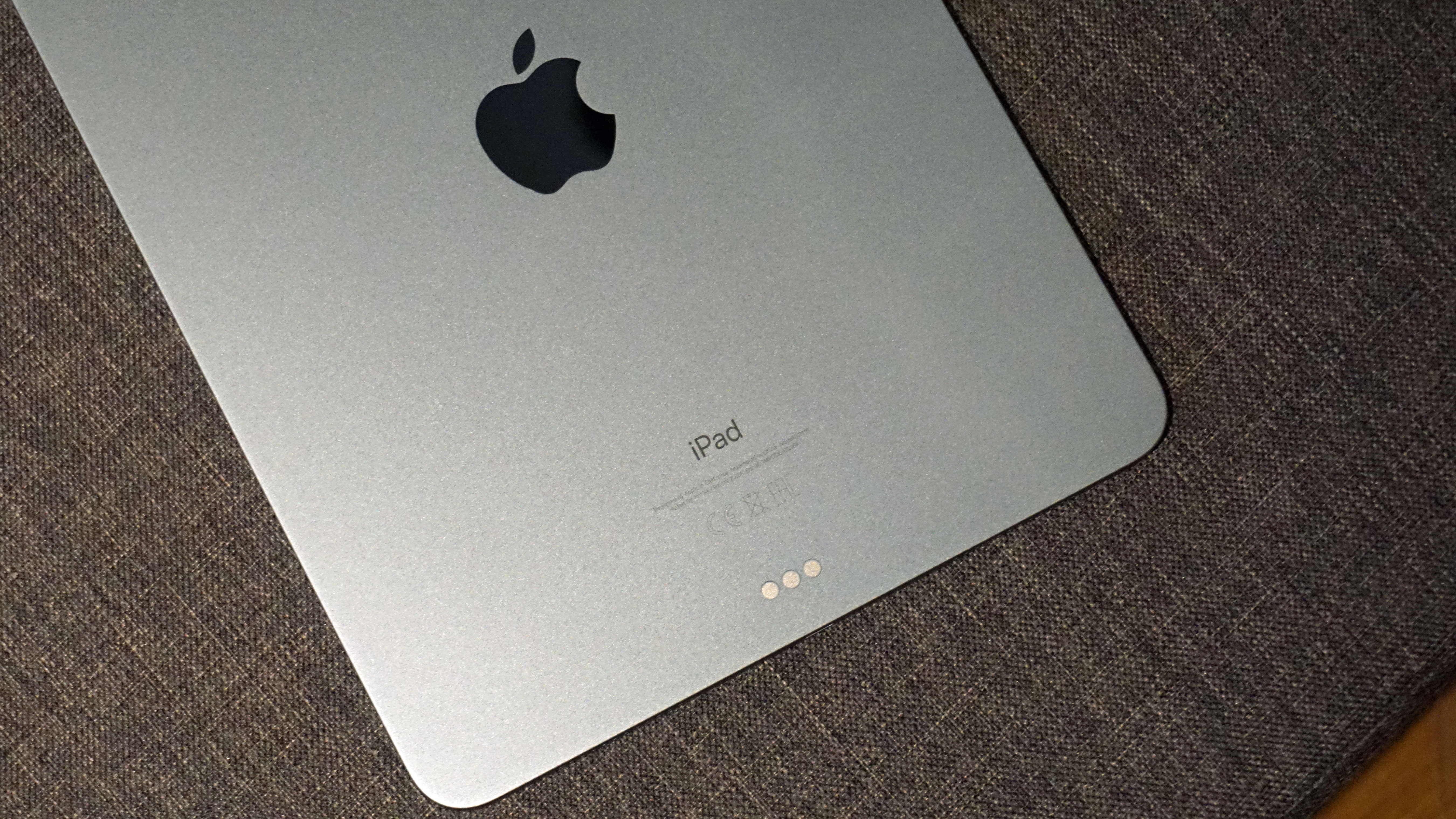 iPad Air 5 (M1) Unboxing & Impressions (Space Gray) 