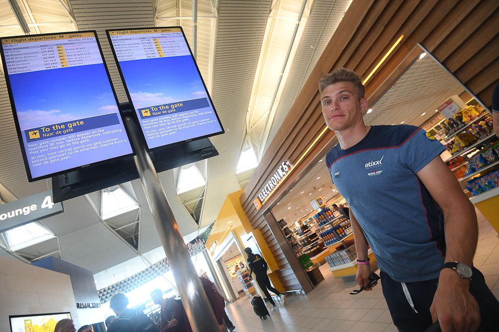 Marcel Kittel makes his way to the gate for the flight to Italy.