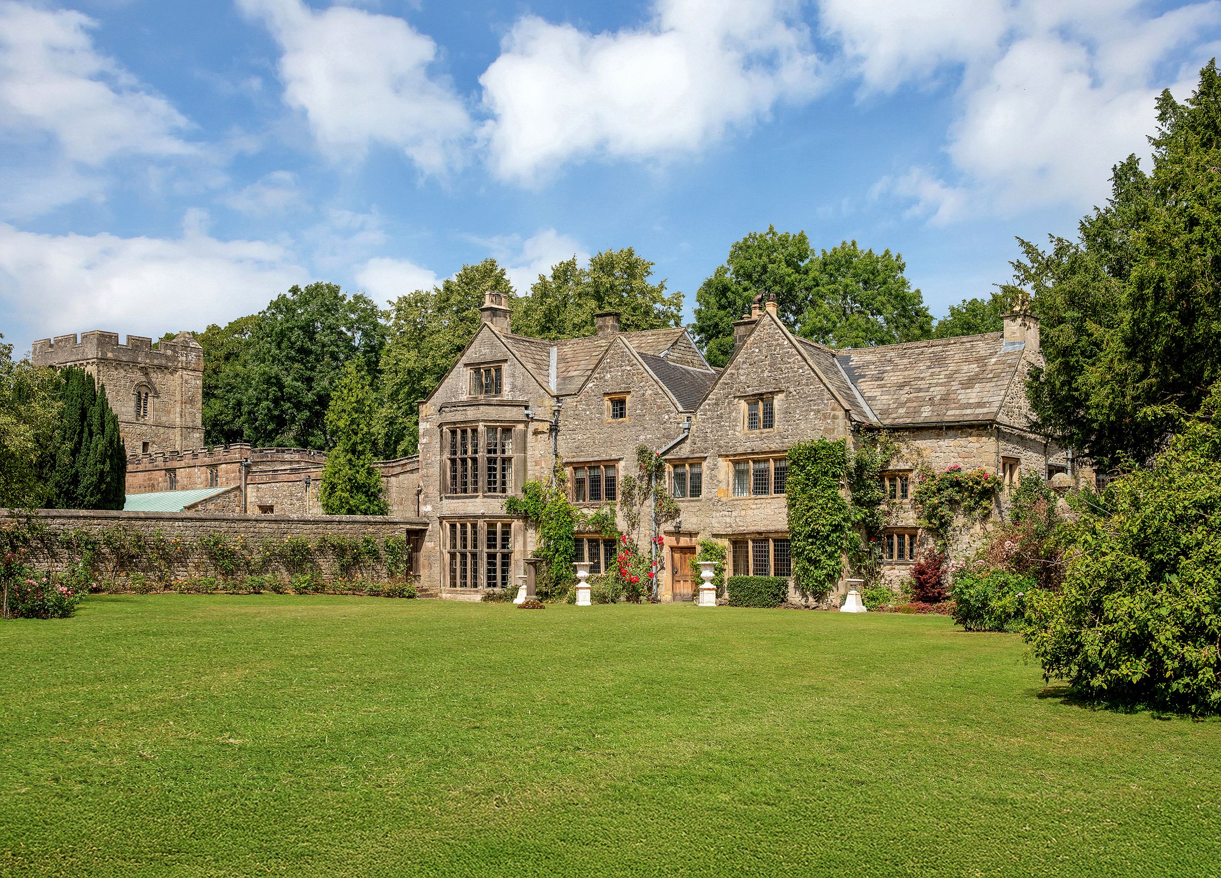 An Elizabethan house that's 'as rare as hens’ teeth' has come to the market for the first time since the 1960s