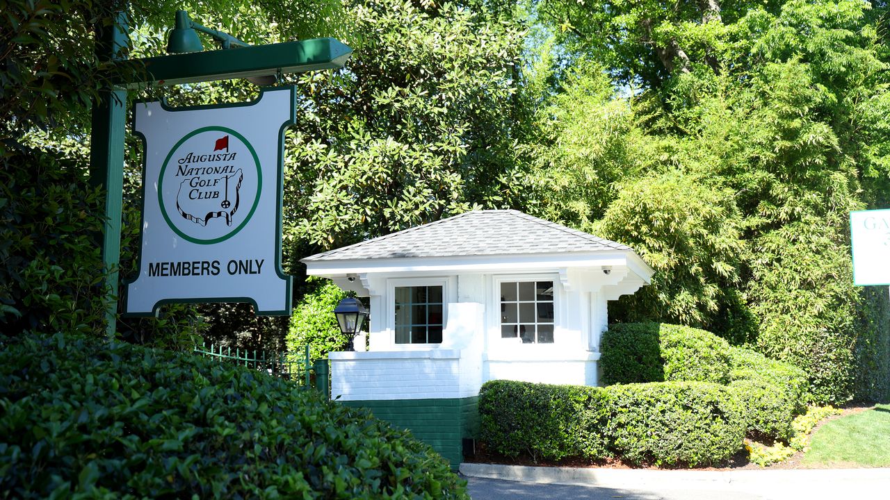 Augusta National entrance and member&#039;s only sign