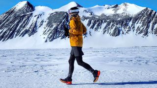 Australian Donna Urquhart runs record-breaking 1300km ultramarathon in Antarctica