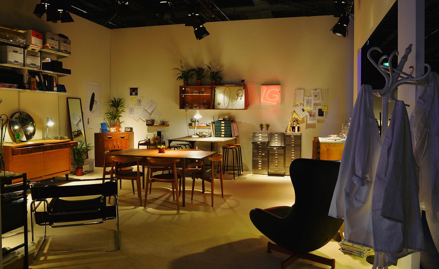 'The Museum of Artists’ Jewellery; an Introduction'. Pieces from 1935 to today by Man Ray, Alexander Calder, Ron Arad and Tim Noble