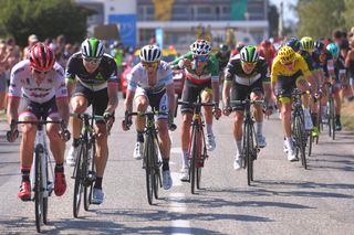 Simon Yates (Orica-Scott) was attentive in the crosswinds