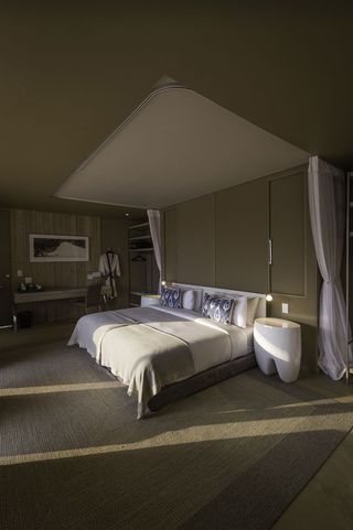 Large bed inside guestroom