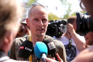 Michael Rasmussen talking with press at the Tour de France