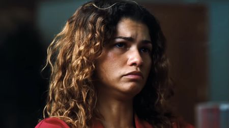 Rue looking stressed playing poker in Euphoria 