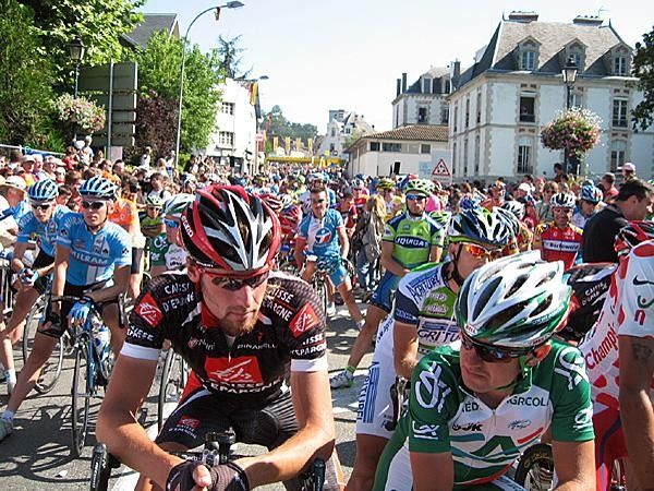 Riders line to start stage 16, the day after the rest day chaos.