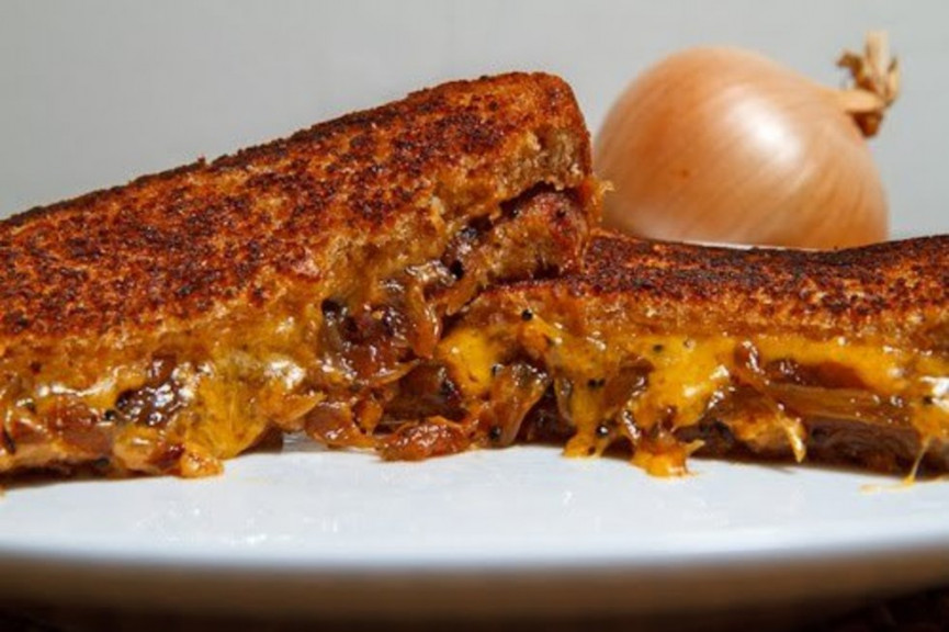 28-easy-ways-to-pimp-your-cheese-on-toast-23-1556688407-8trF-column-width-inline
