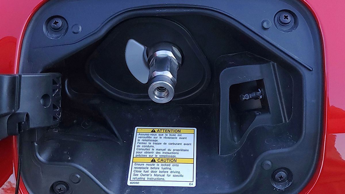 Hydrogen inlet for the Toyota Mirai (2021)