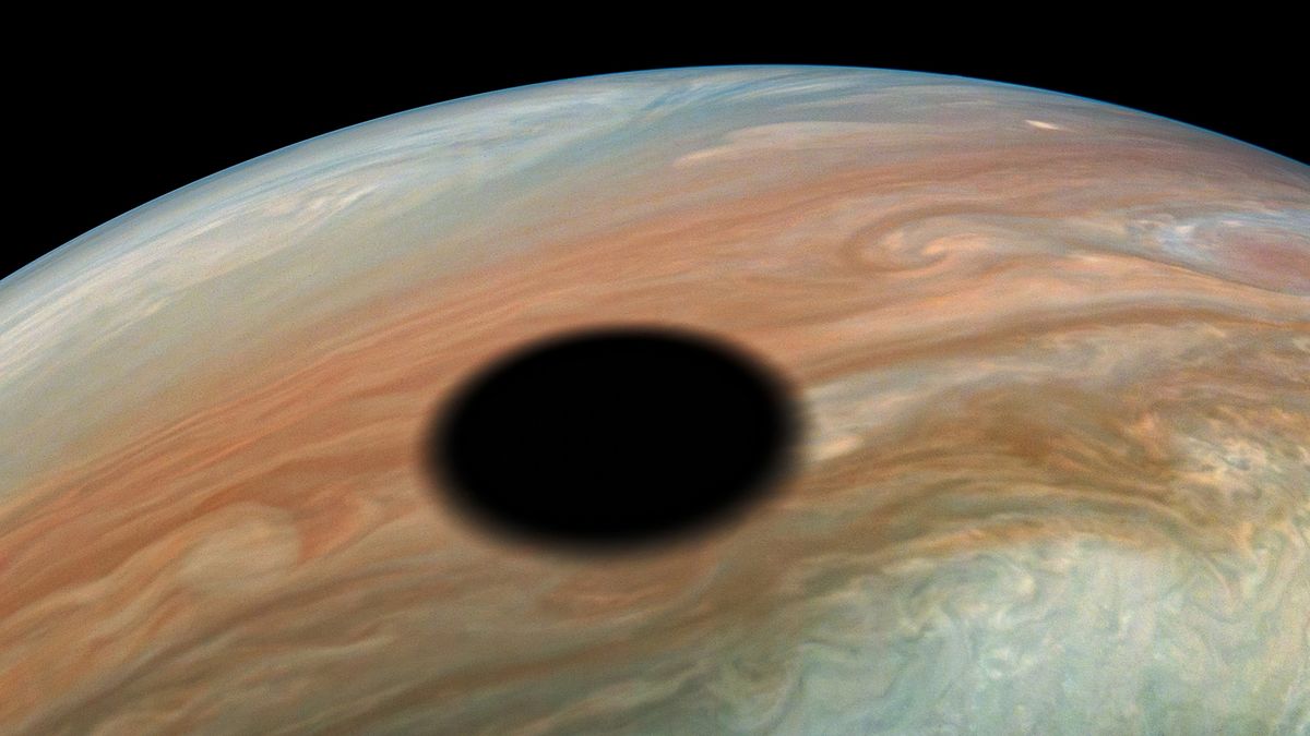 NASA's Juno Mission Checks Out Epic Io Eclipse on Jupiter ...