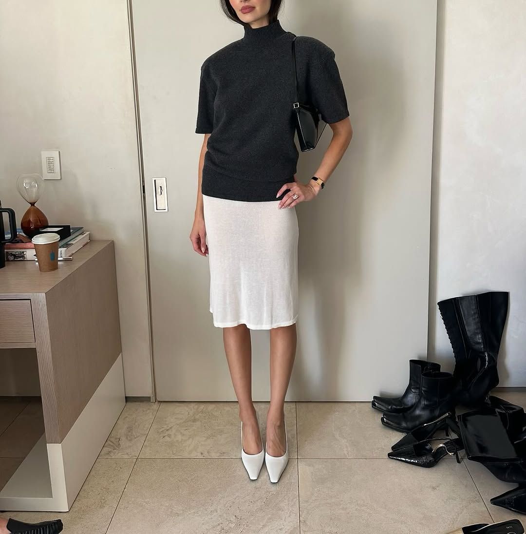 Woman wearing an elegant outfit idea for 2026.