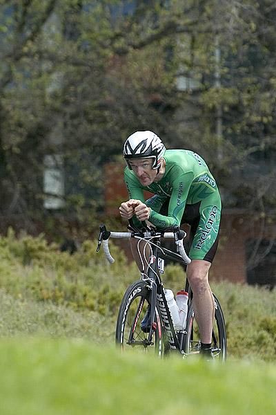 Irish star David McCann (Prime Estate) climbs his way towards the Eastern Gardens in Geelong.