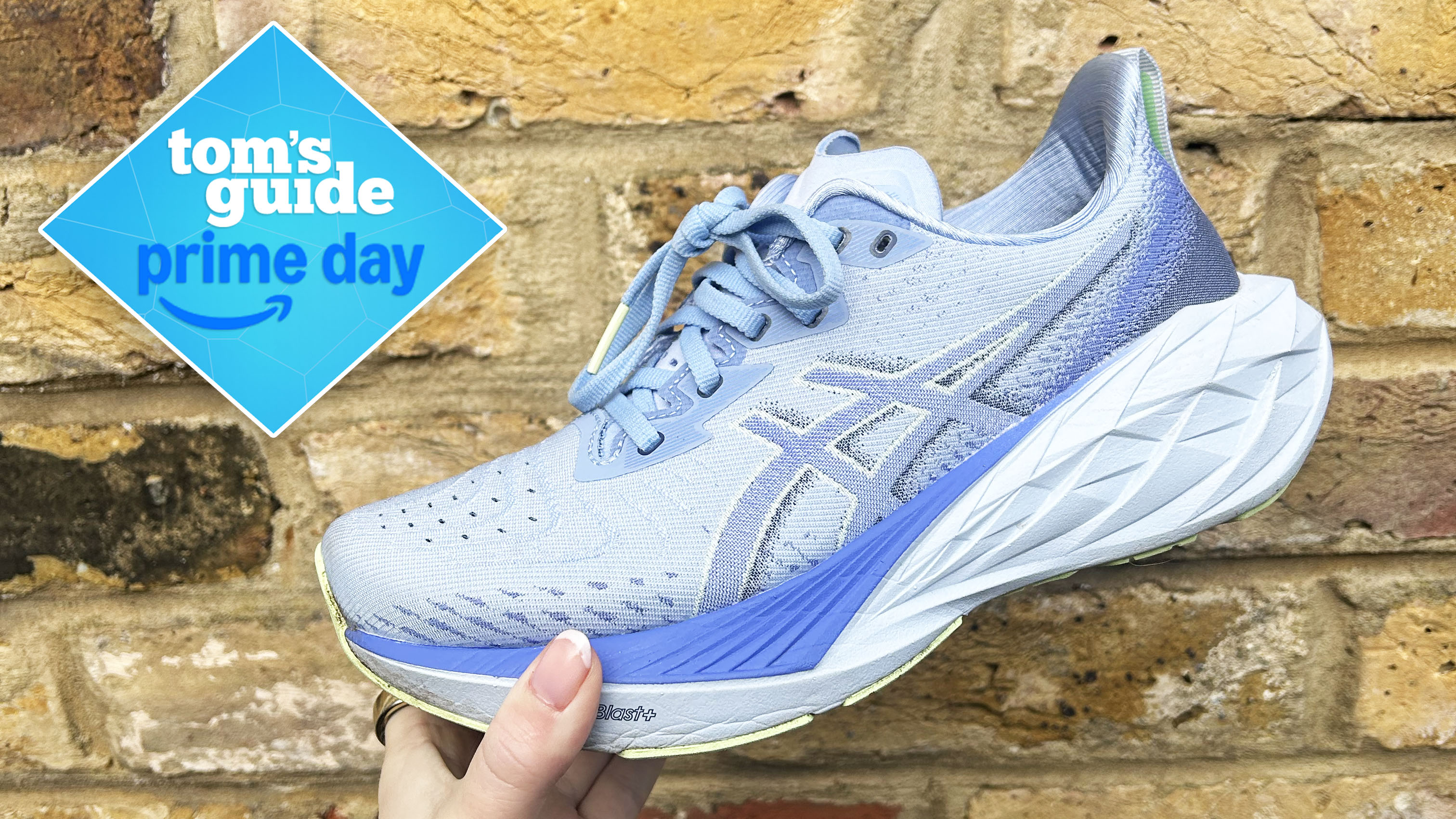 a photo of the Asics Novablast 4