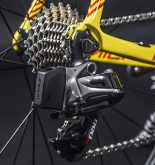 eTap rear mech comes with its own battery pack