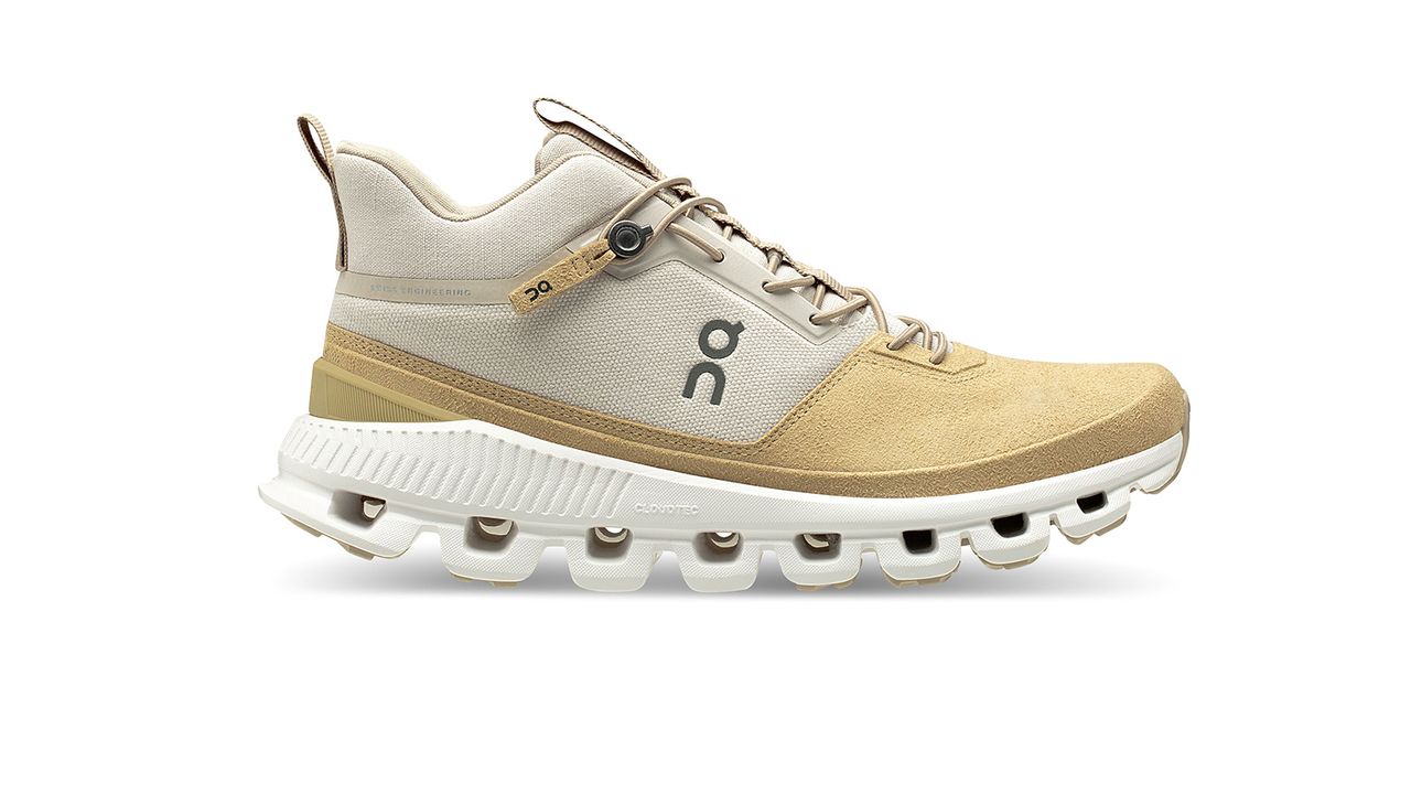 The On Cloud Hi women's in Pearl / Camel