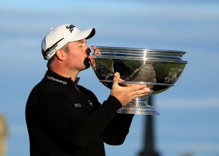 Fox kisses the Alfred Dunhill Championship trophy