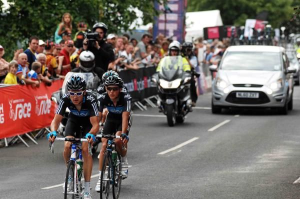 Geraint Thomas takes his turn to lead the Sky trio