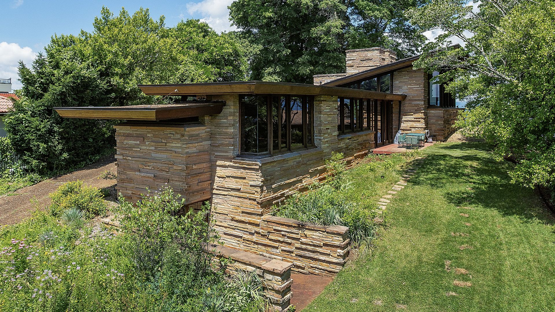 frank lloyd wright shavin house in tennessee, on the market for $1.6 million