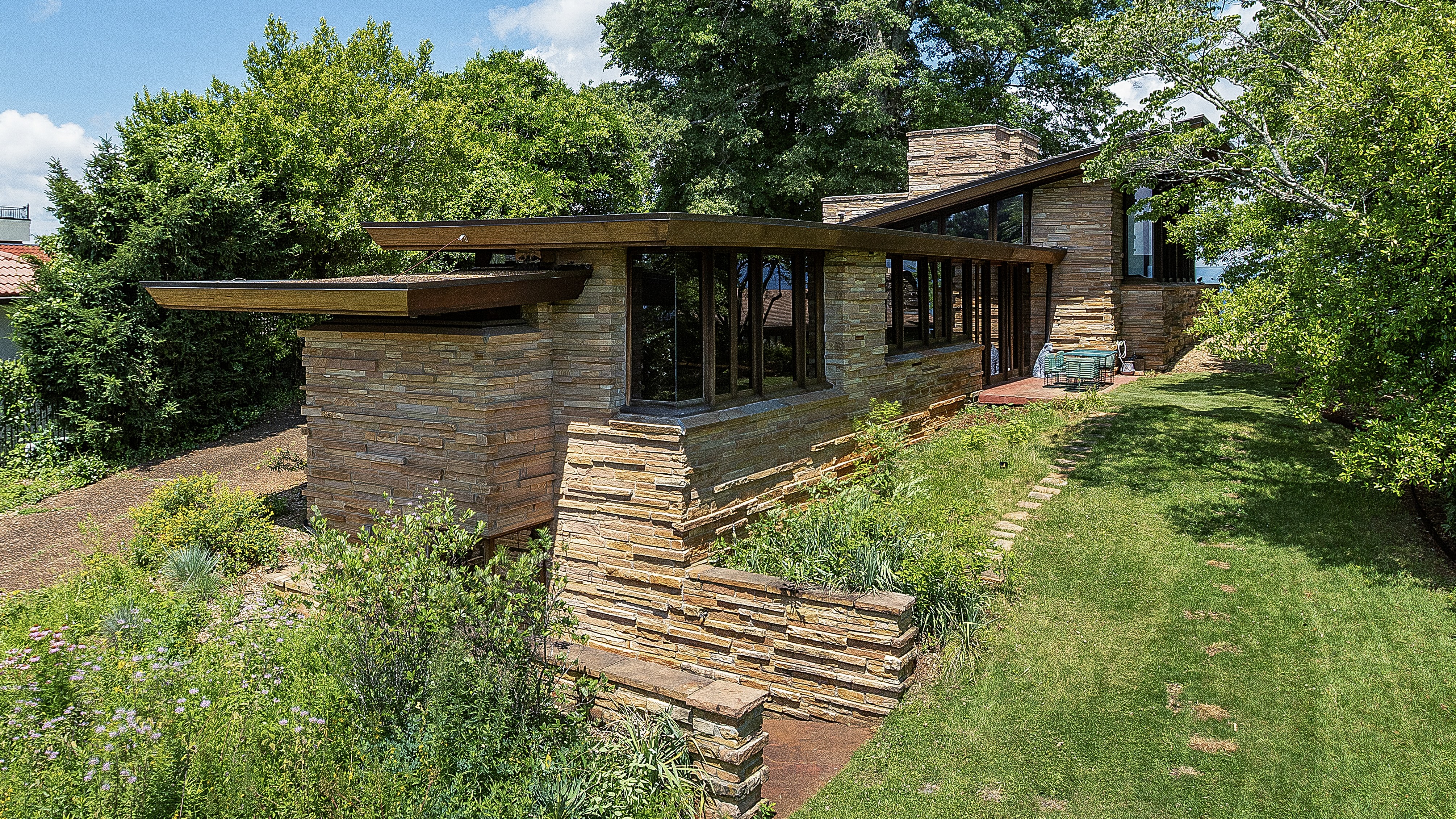 frank lloyd wright shavin house in tennessee, on the market for $1.6 million