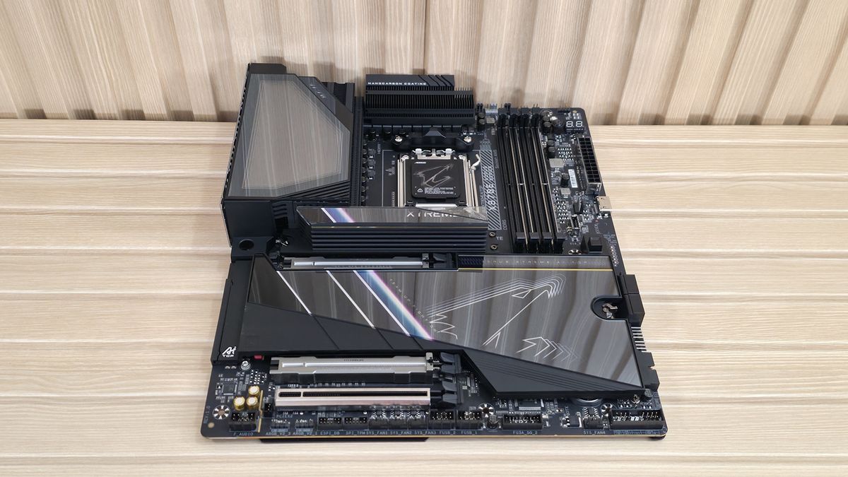 Gigabyte X870E Aorus Xtreme AI Top