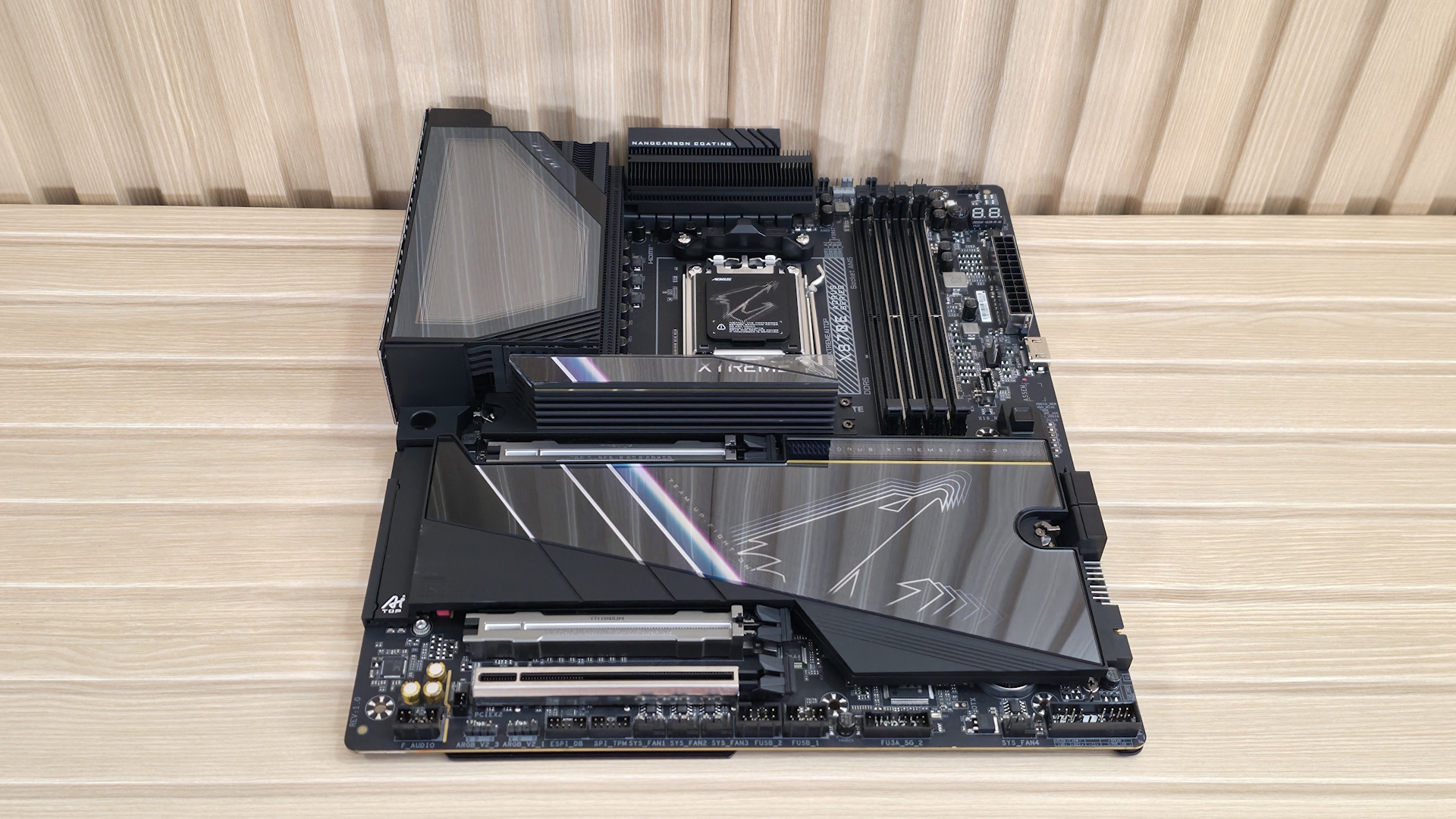 Gigabyte X870E Aorus Xtreme AI Top