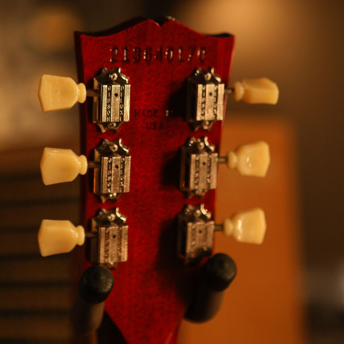 Photos showing details of the Gibson Mary Ford Les Paul Standard