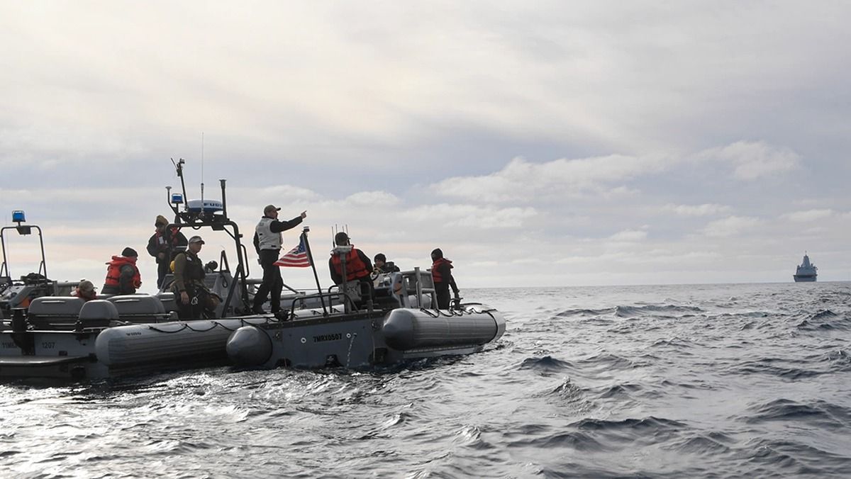 Get to the choppa! Artemis 2 moon astronauts practice splashdown with U ...