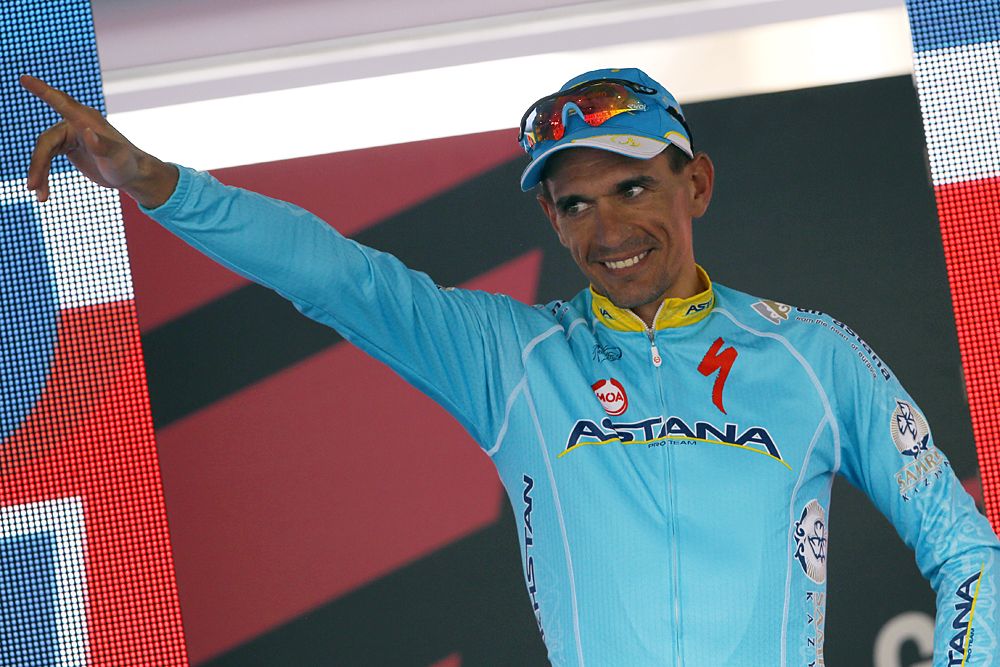 Paolo Tiralongo (Astana) waves to the crowd from the stage 9 podium