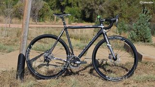 The Cannondale SuperX Disc 105 features a traditional, flat top tube, which is good for dismounts