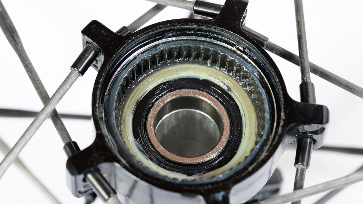 Hunt 60 Limitless UD carbon spoke rear hub internals