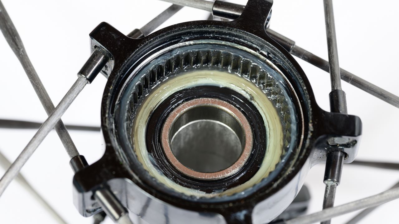 Hunt 60 Limitless UD carbon spoke rear hub internals