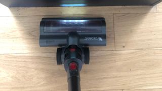 The floor clenaing head of the Proscenic P11 cordless vacuum cleaner has LEDs to make cleaning in dark corners easier