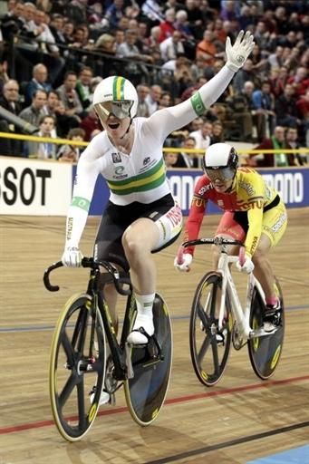Anna Meares (Australia) claims an emotional individual sprint world title over Simona Krupeckaitė (Lithuania)