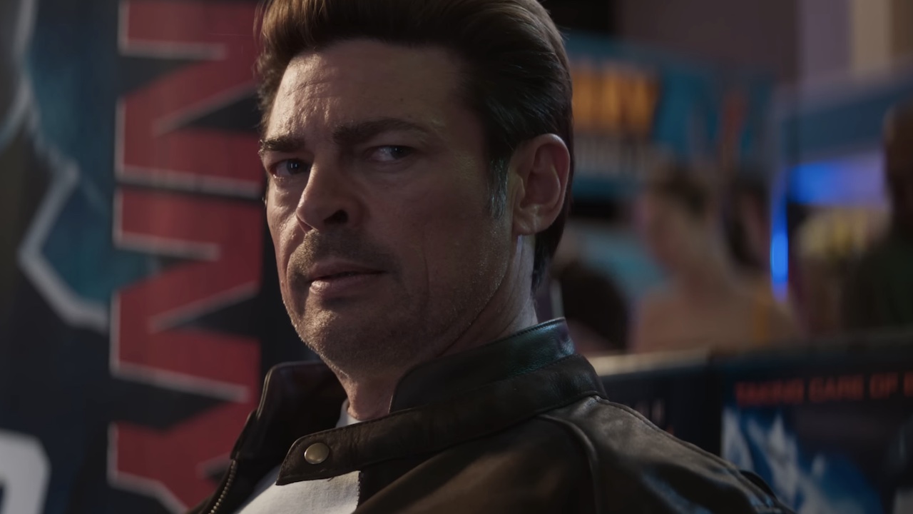 Johnny Cage looking disappointed at a convention in Mortal Kombat II. 