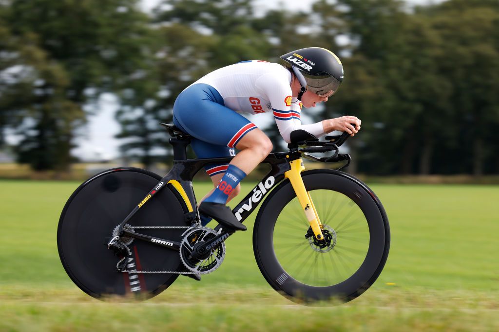 Anna Henderson in action at the elite women's UEC time trial